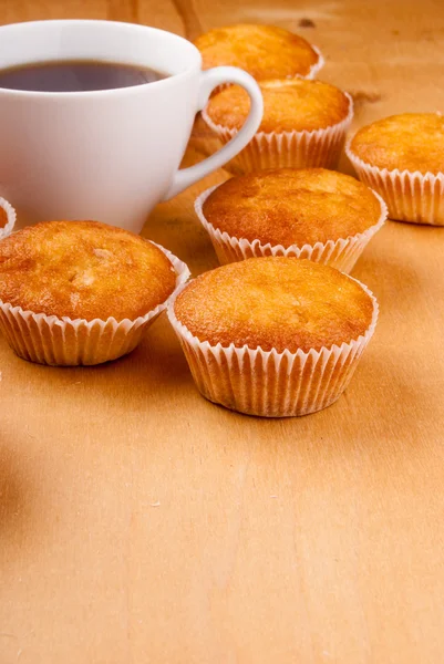 Close-up of cupcakes on wooden board. — Stock Photo, Image