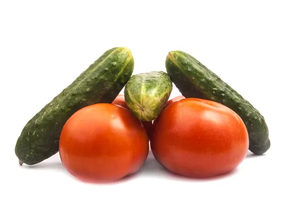 Sommargrönsaker på vit bakgrund — Stockfoto
