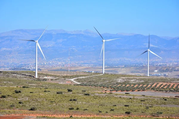 風力発電はエネルギーを生み出し 地球温暖化を避ける — ストック写真