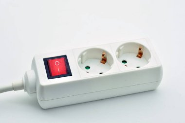 Elektrik düğmesi açıldı, beyaz arkaplanda izole edildi