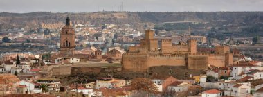 Mağaraların bakış açısından Guadix şehri manzarası, Granada, İspanya