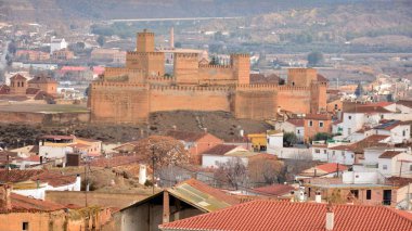 Mağaraların bakış açısından Guadix şehri manzarası, Granada, İspanya