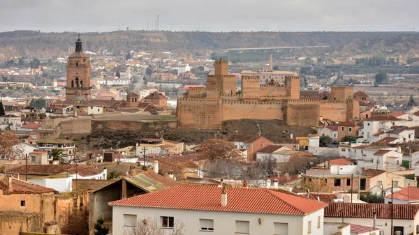 Mağaraların bakış açısından Guadix şehri manzarası, Granada, İspanya