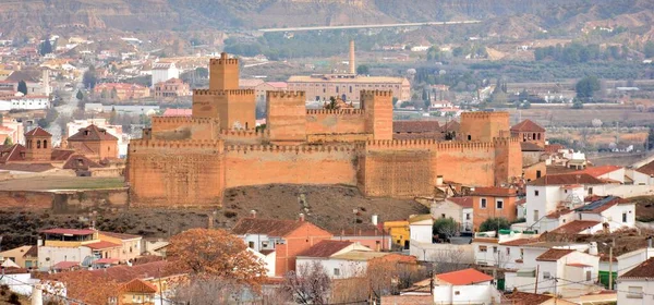 Mağaraların bakış açısından Guadix şehri manzarası, Granada, İspanya