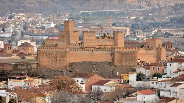 Mağaraların bakış açısından Guadix şehri manzarası, Granada, İspanya