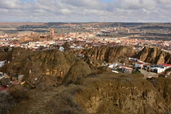 Cero Balaの視点からのAlcazabaとGuadix大聖堂の眺め — ストック写真