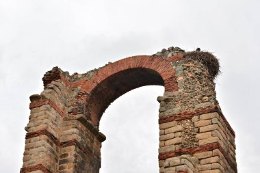 Mrida, Extremadura, İspanya 'daki Los Milagros Roma su kemerinin kalıntıları.