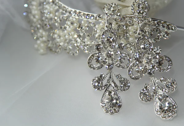 Wedding tiara with earrings — Stock Photo, Image