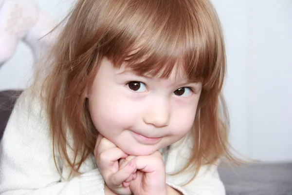 Şirin küçük kız.