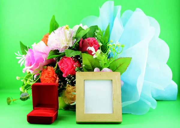 Photoframe flower and red ringbox — Stock Photo, Image