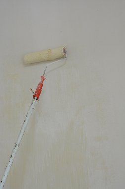 duvarlarda beyaz boyalı