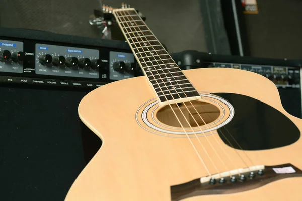 Control de guitarra y amplificador —  Fotos de Stock