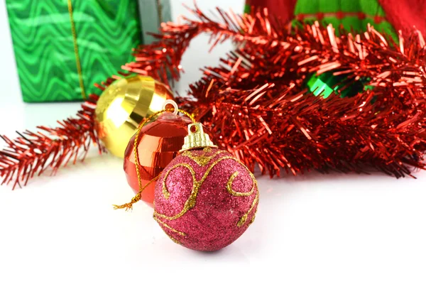Palla di Natale con decorazione natalizia — Foto Stock