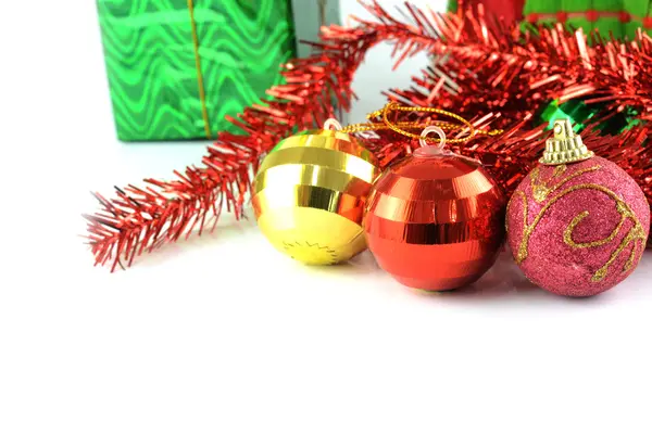 Bola de Navidad con decoración de Navidad — Foto de Stock