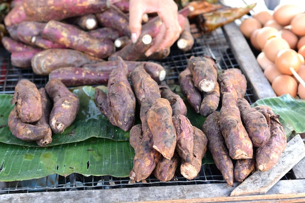 Yuca quemada para la venta — Foto de Stock