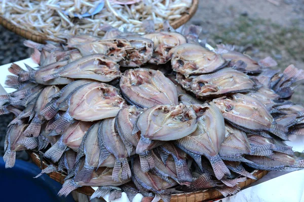 干的 fishs 的当地食物 — 图库照片