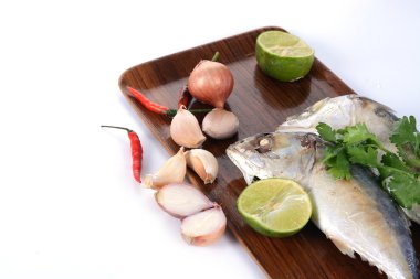 Baharat ile taze uskumru