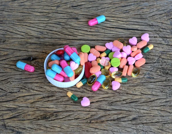 Různé prášky tablety pro zdravotní péči — Stock fotografie