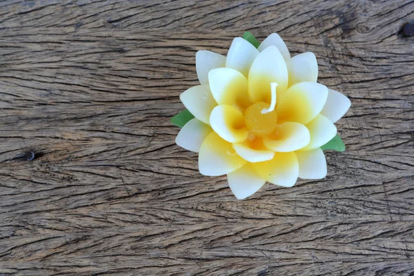 Candle shaped as a lotus flower — Stock Photo, Image