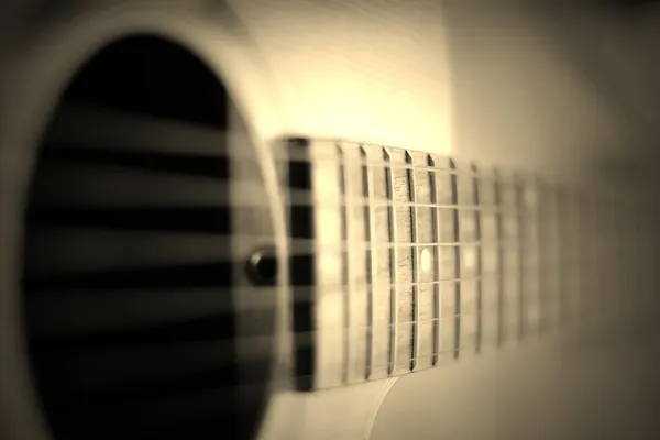 Деталь акустичної гітари з малою глибиною різкості — стокове фото