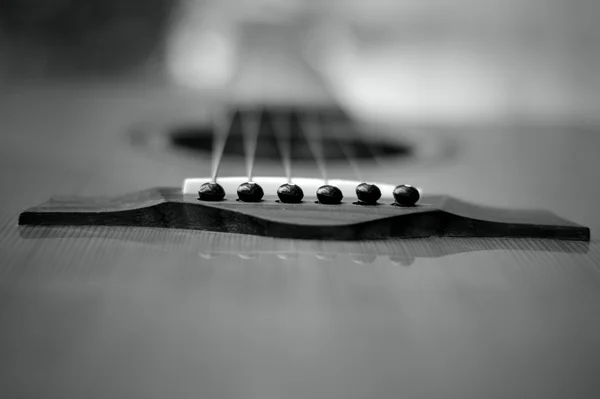 Acoustic guitar with very shallow depth of field — Stock Photo, Image