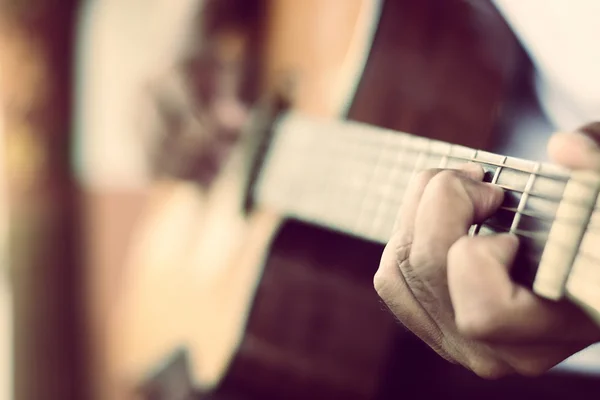 Guitarrista toca — Fotografia de Stock