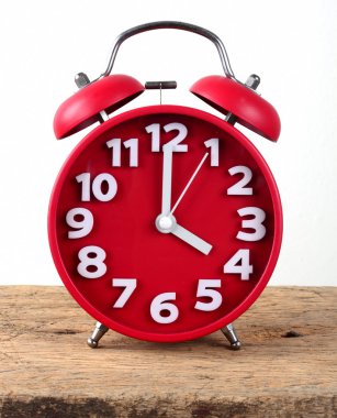 zaman gösterilen kırmızı alarm saati