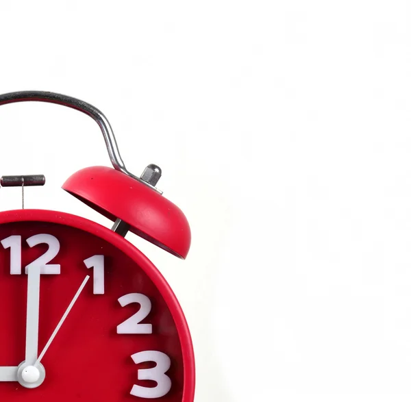 Despertador vermelho, mostrando o tempo — Fotografia de Stock