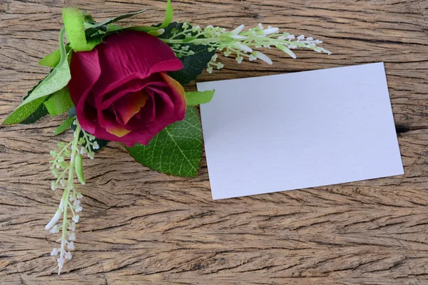 Tarjeta de papel vacía con flores de primavera —  Fotos de Stock