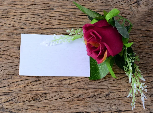 Tarjeta de papel vacía con flores de primavera —  Fotos de Stock