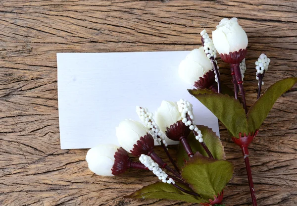 Empty paper card with spring flowers — Stock Photo, Image