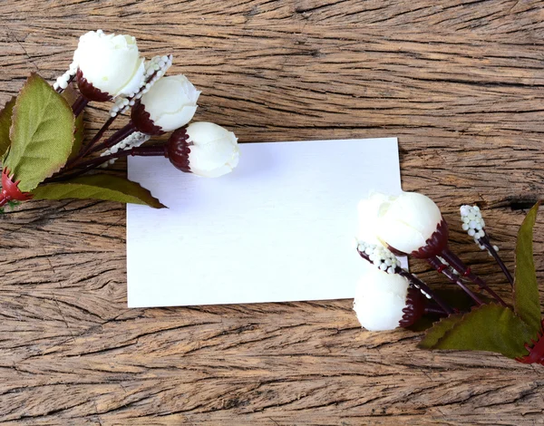 Tarjeta de papel vacía con flores de primavera —  Fotos de Stock