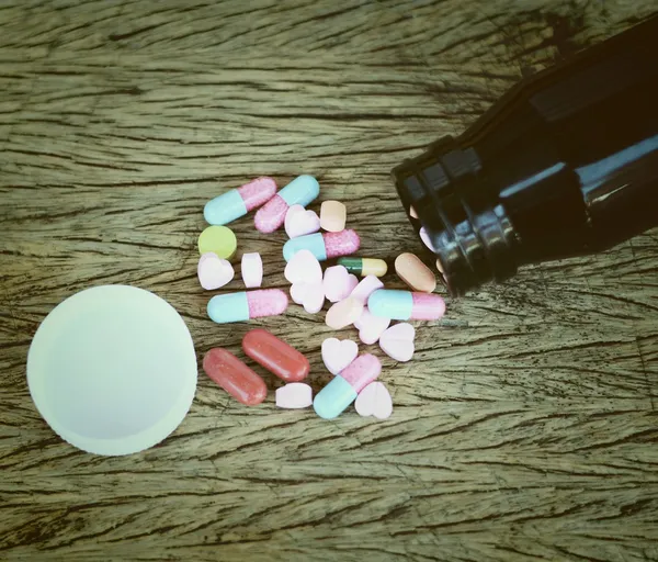 Různé prášky tablety pro zdravotní péči — Stock fotografie