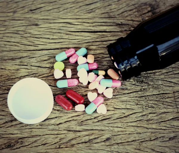 Sağlık için çeşitli ilaçlar haplar — Stok fotoğraf