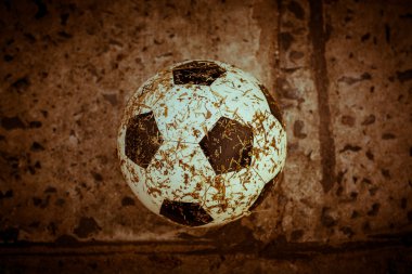 Kalede futbol topu