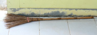 Hindistan cevizi bırakın süpürge