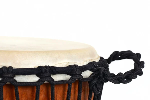 Djembe, percusión africana, tambor de madera hecho a mano con piel de cabra —  Fotos de Stock