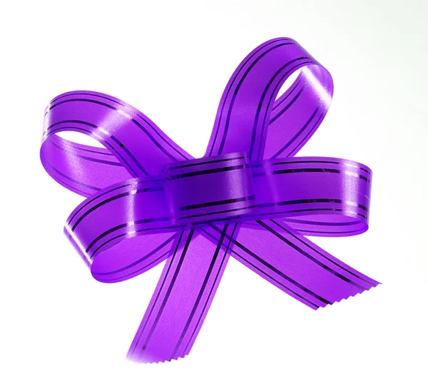 Фиолетовая лента, изолированная на белом — стоковое фото
