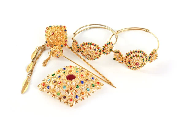 Bijoux, bracelets et chaînes en or — Photo