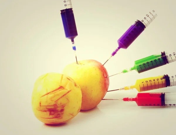 Apple and syringes isolated — Stock Photo, Image