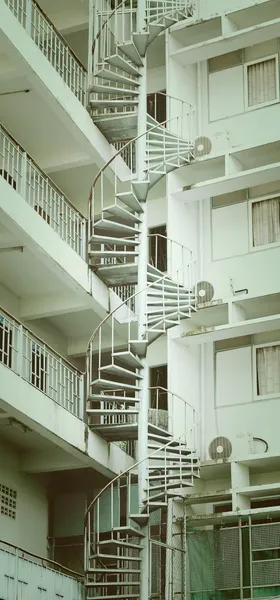 Treppen sind spiralförmig — Stockfoto