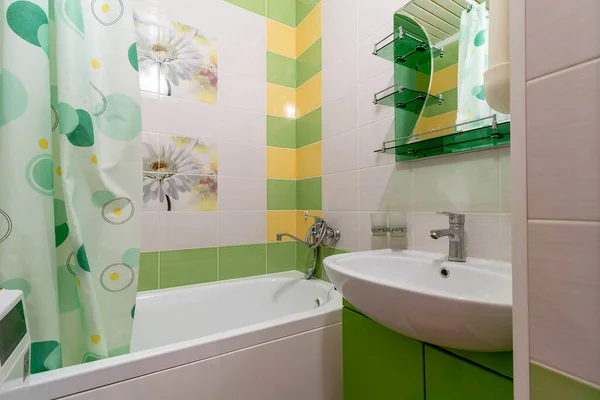 Koupelna Sprchovým Závěsem Umyvadlem Nutná Pro Udržení Hygieny Úlevu Royalty Free Stock Obrázky