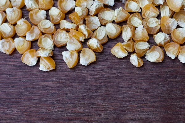 Tasarım için boş alanı olan sarı mısır tohumları