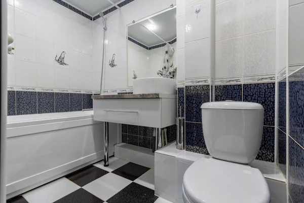 Koupelna Vanou Zrcadlem Umyvadlem Velmi Důležitý Pokoj Každém Domě Royalty Free Stock Fotografie
