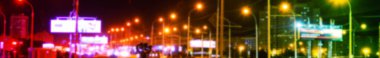 Soyut Bokeh Gece Şehri. Gece şehrinin bulanık arka planı. Pankart.