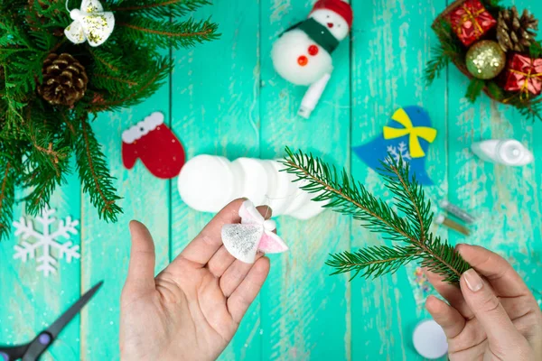 Crea Angelito Juguete Regalo Navidad Infantil Decoraciones Árboles Navidad Tijeras —  Fotos de Stock