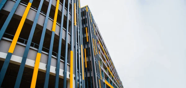 Aparcamiento Ciudad Estacionamiento Forma Nuevo Edificio Moderno Pintado Colores Brillantes — Foto de Stock