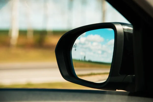 Датчик Моніторингу Сліпих Плям Бічному Дзеркалі Сучасного Автомобіля — стокове фото