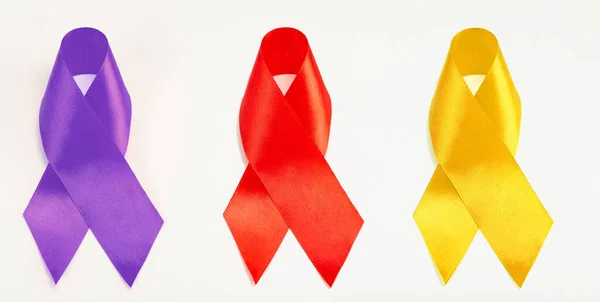 不同色带在白色背景上的集合 世界癌症日 — 图库照片