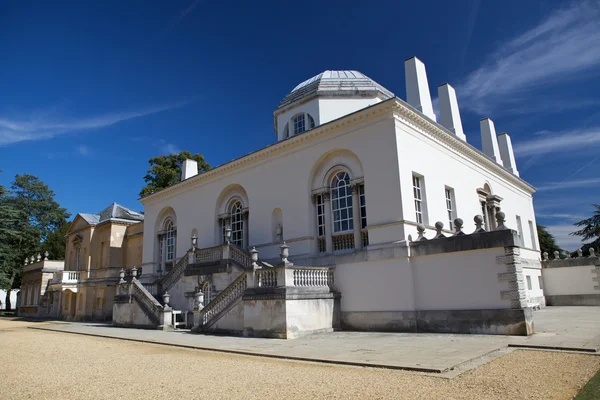 Chiswick House is a Palladian villa in Burlington Lane, Chiswick, in the London Borough of Hounslow in England — Stock Photo, Image